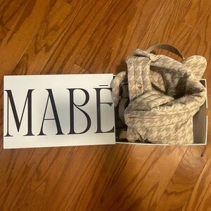 Mabe The Monarch Carrier in beige houndstooth